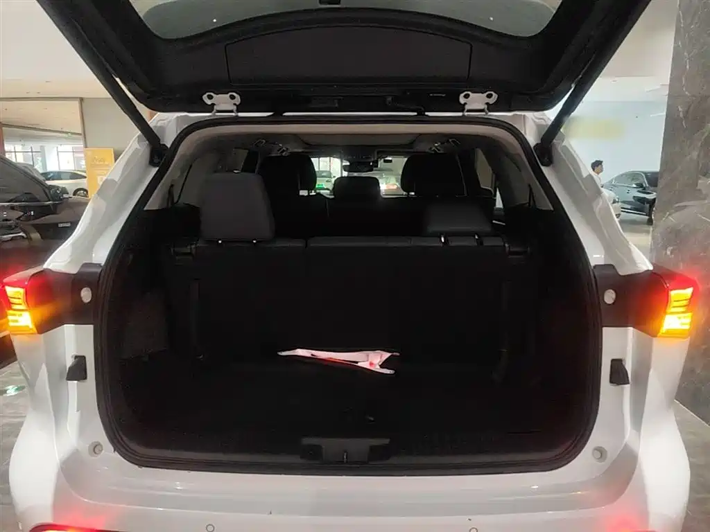 Toyota Highlander 2022 Model Dual Engine 2.5L 4WD Premium Edition 7-Seater фото 19