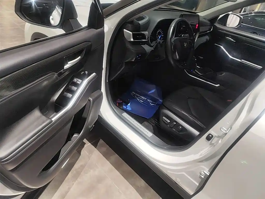 Toyota Highlander 2022 Model Dual Engine 2.5L 4WD Premium Edition 7-Seater фото 16