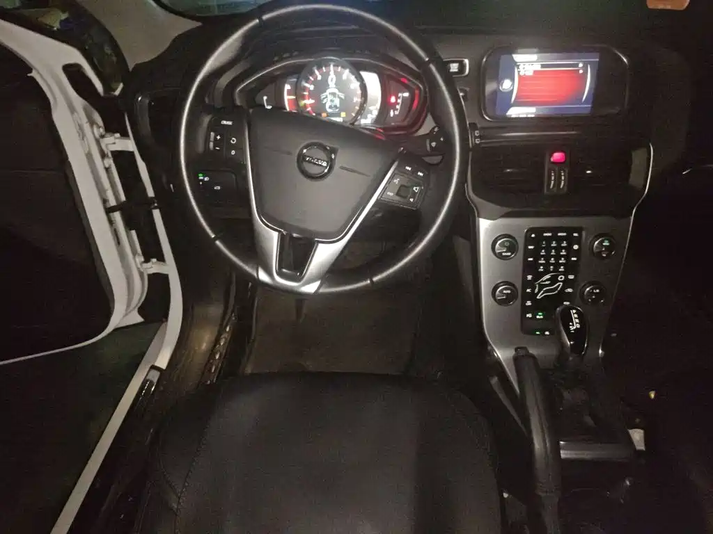 Volvo V40 2018 2017 T3 R-Design