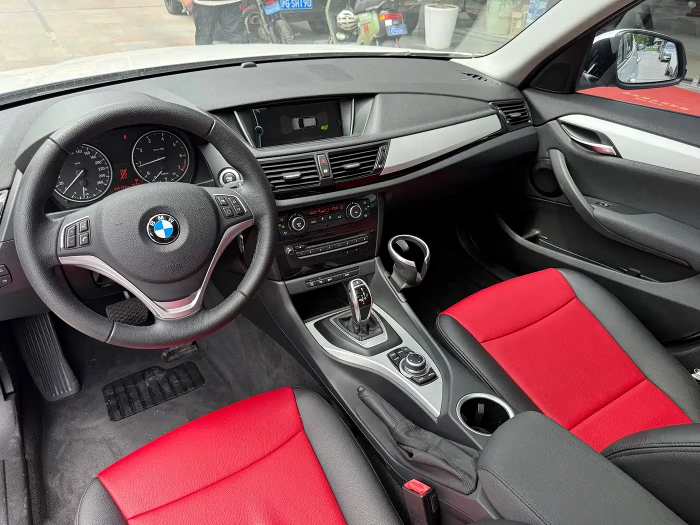 BMW X1 2014 sDrive18i Leading Edition фото 6