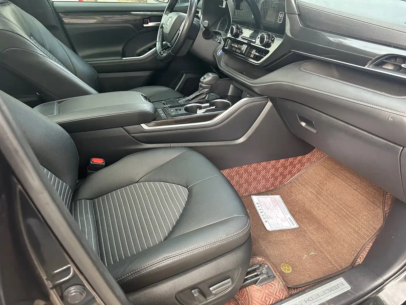 Toyota Crown Kluger 2021 2.5L HEV 4WD Luxury фото 7