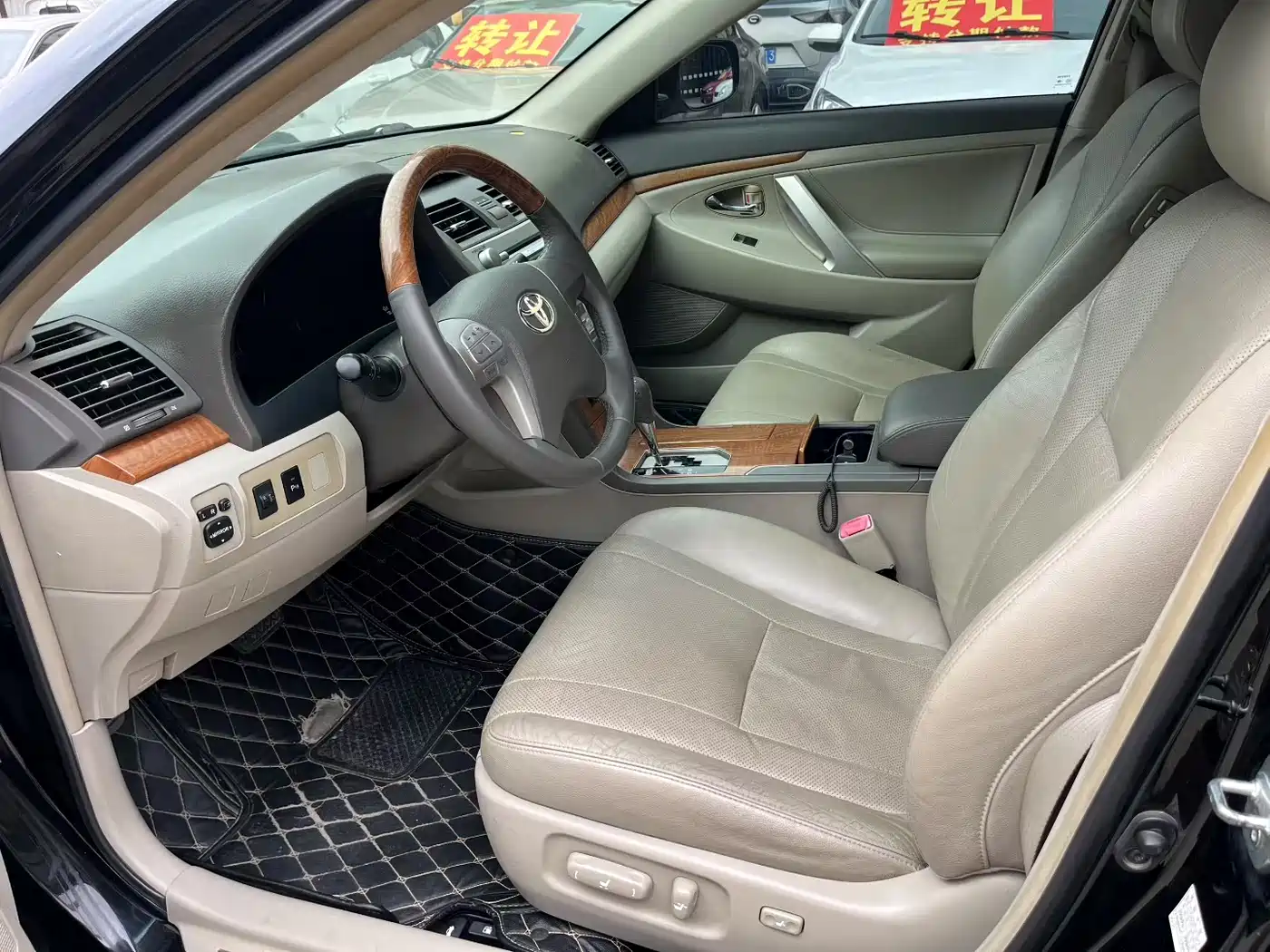 Toyota Camry 2011 240G Luxury Anniversary Edition фото 4