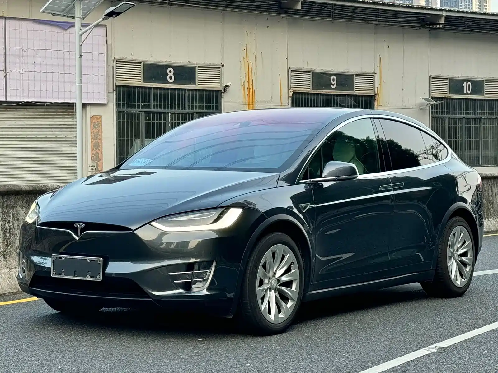 Фото 1 - Tesla Model X