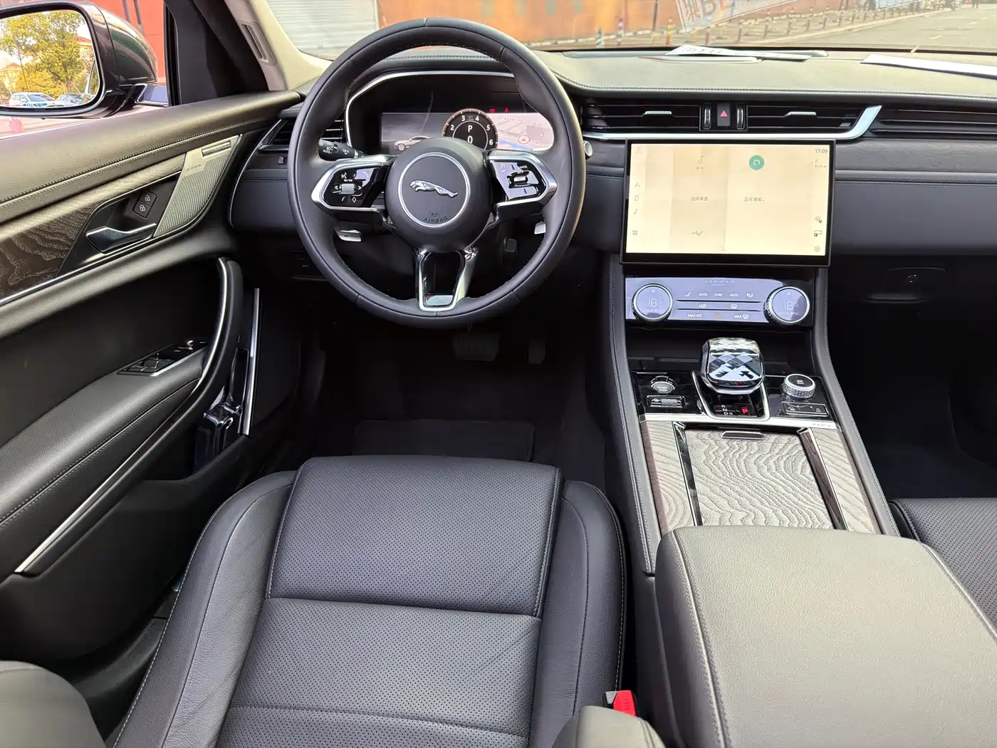 Jaguar XFL 2024 2.0T P250 2WD Premium Luxury фото 8