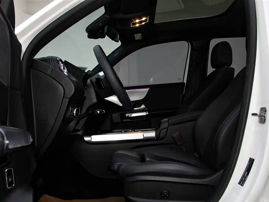 Mercedes-Benz GLB 2024 GLB 200 Dynamic фото 24