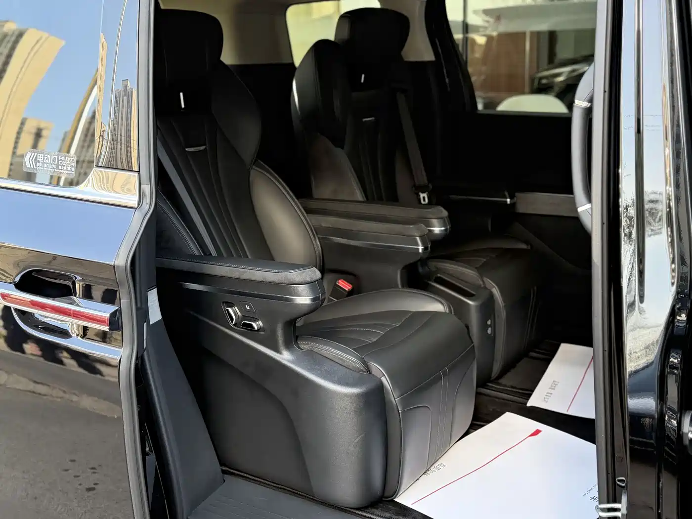 Hongqi HQ9 PHEV 2024 Model 2.0T AWD Business Edition фото 9