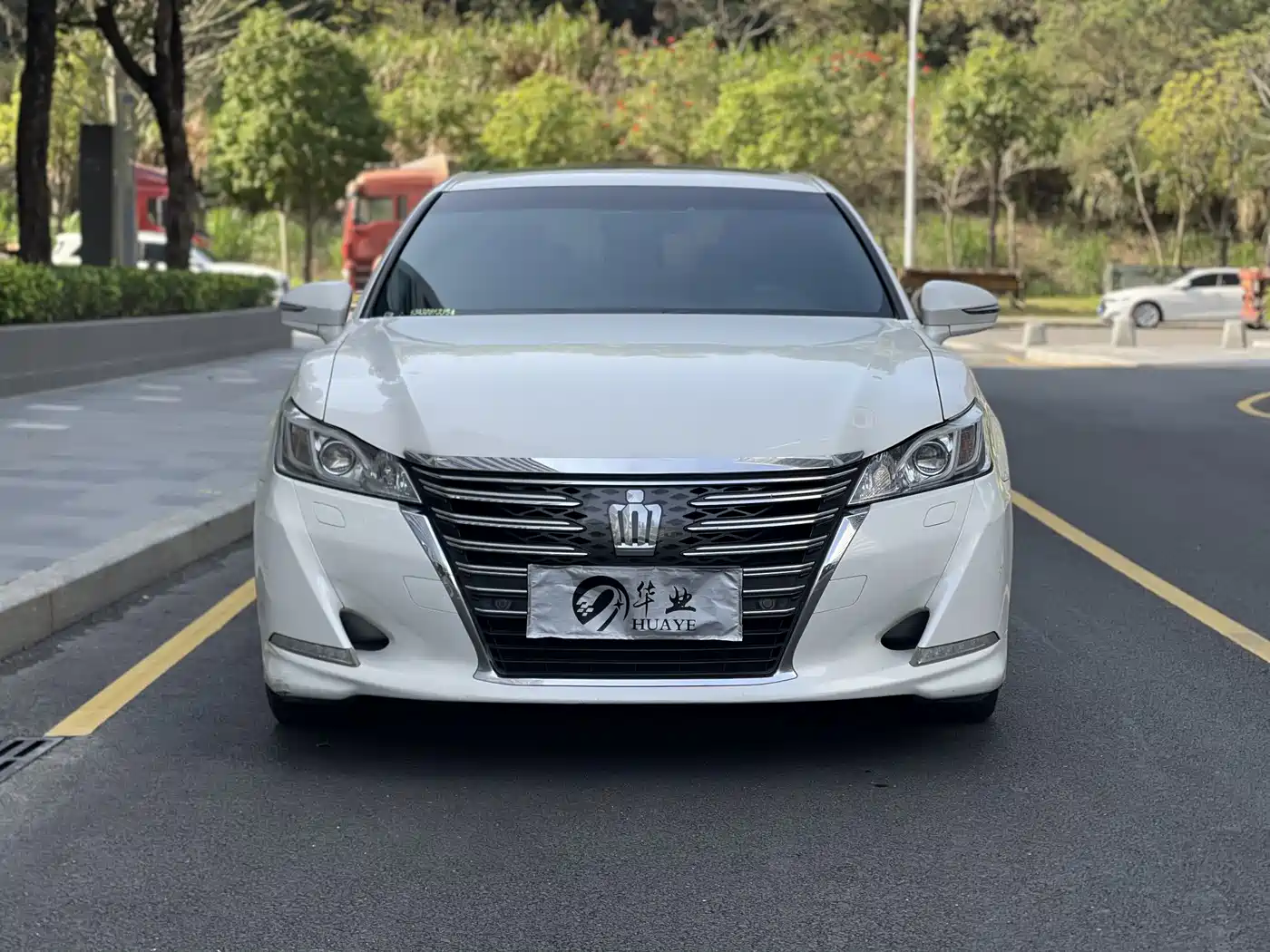 Toyota Crown 2015 2.0T Fashion фото 2