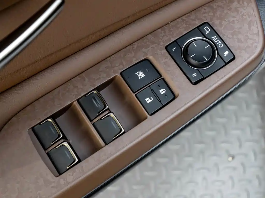 Фото 15 - Lexus ES