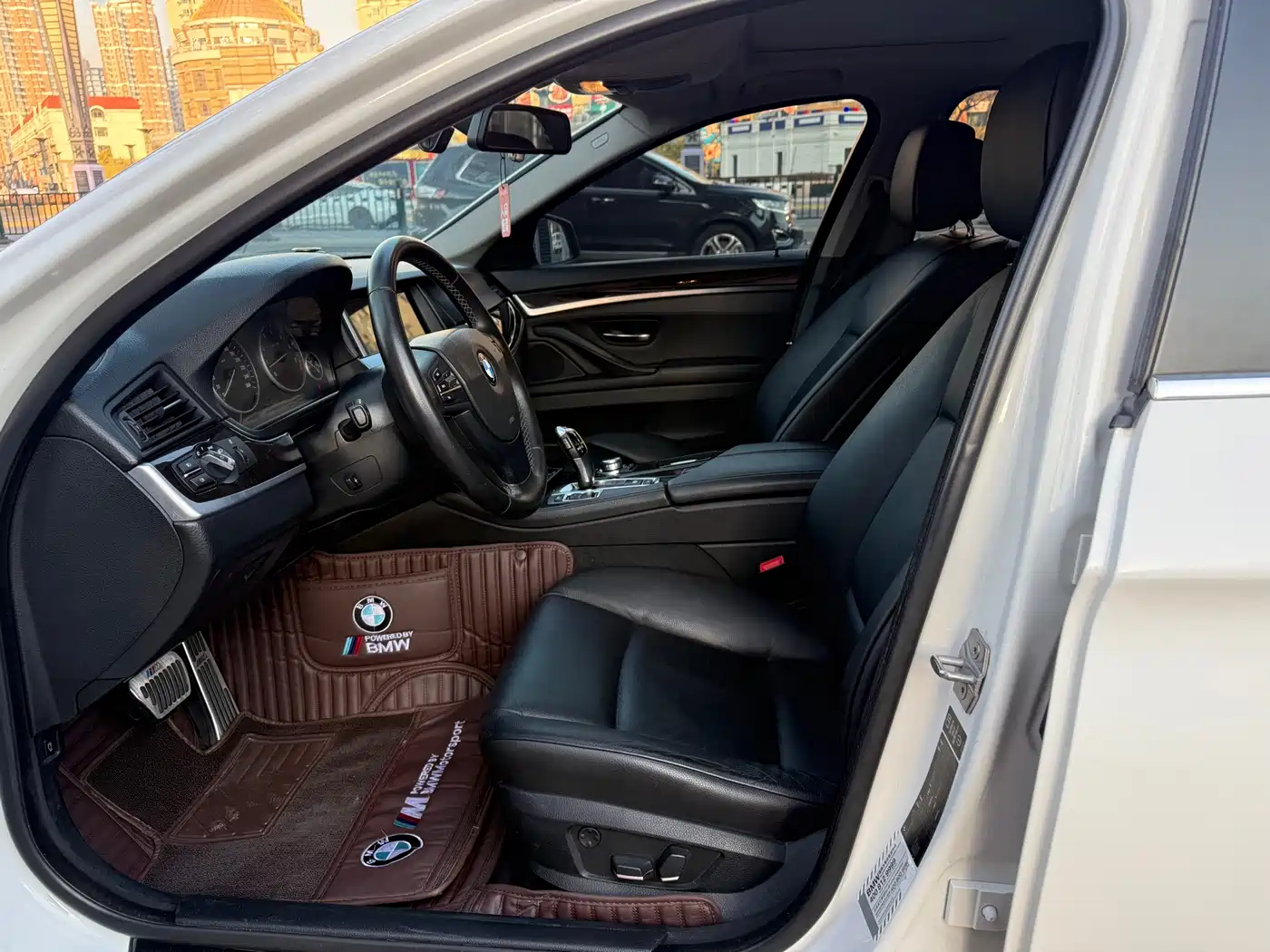 BMW 5 Series 2013 525Li Leadership фото 17