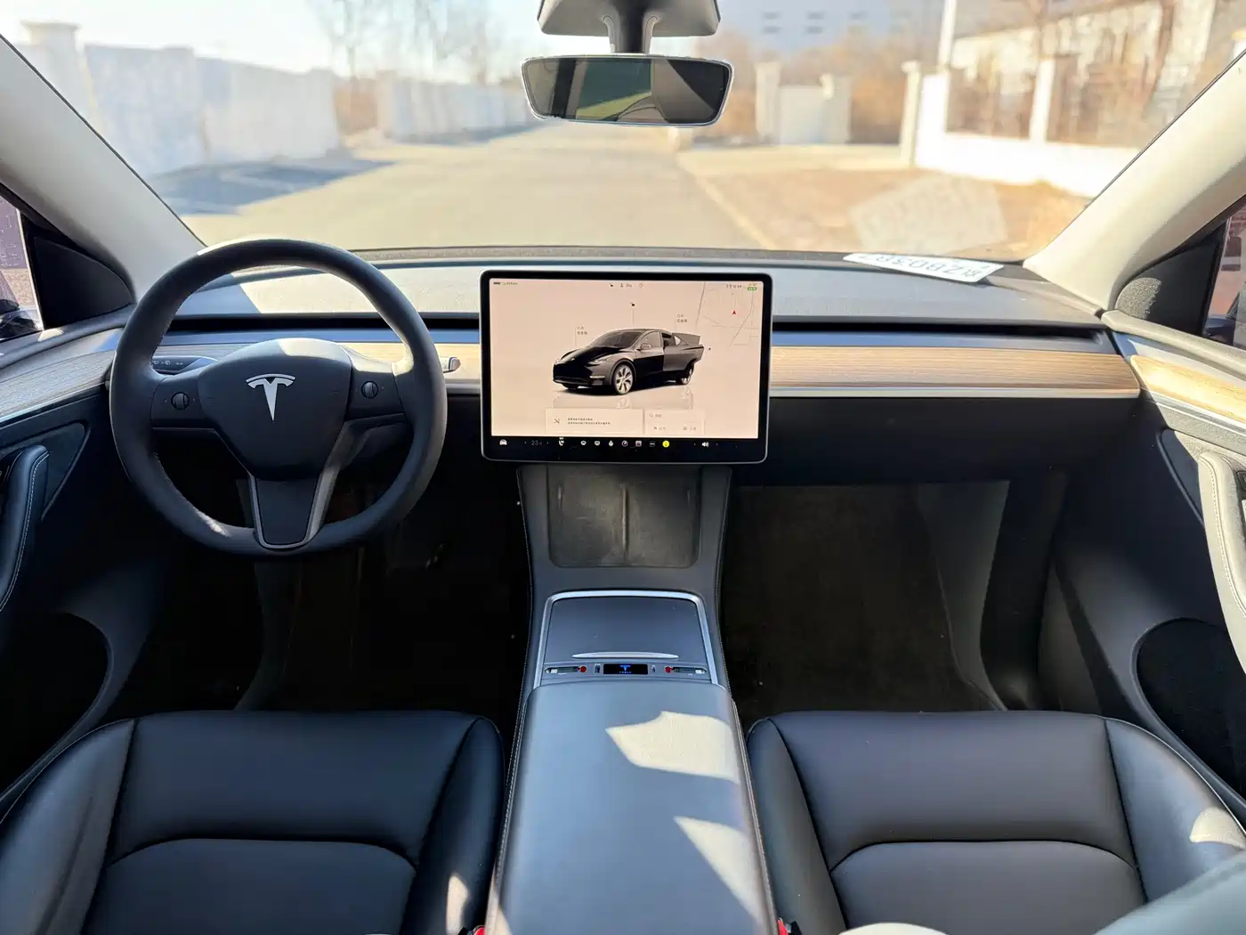 TESLA MODEL Y