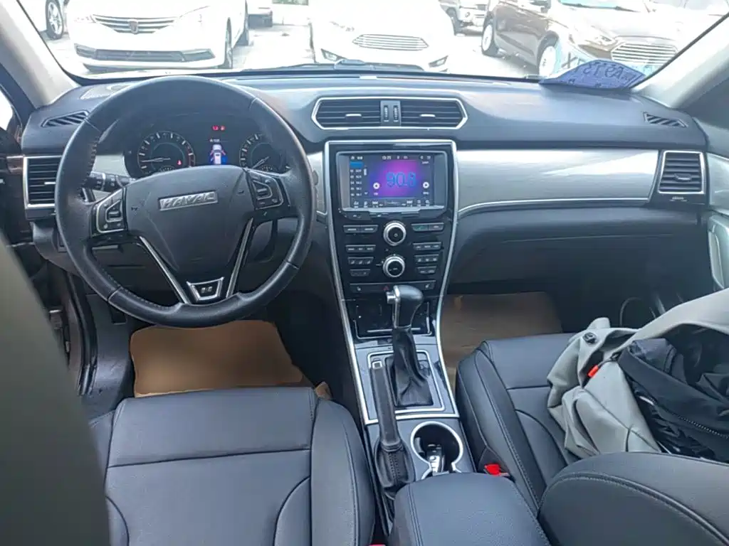 Фото 10 - Haval H2