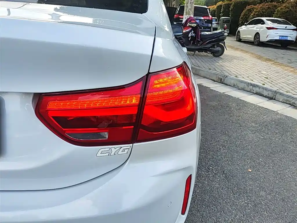 BMW 1 Series 2018 Facelift 118i Sport фото 8