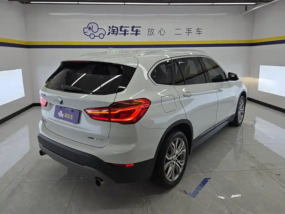 BMW X1 2019 sDrive20Li Leading Model фото 3