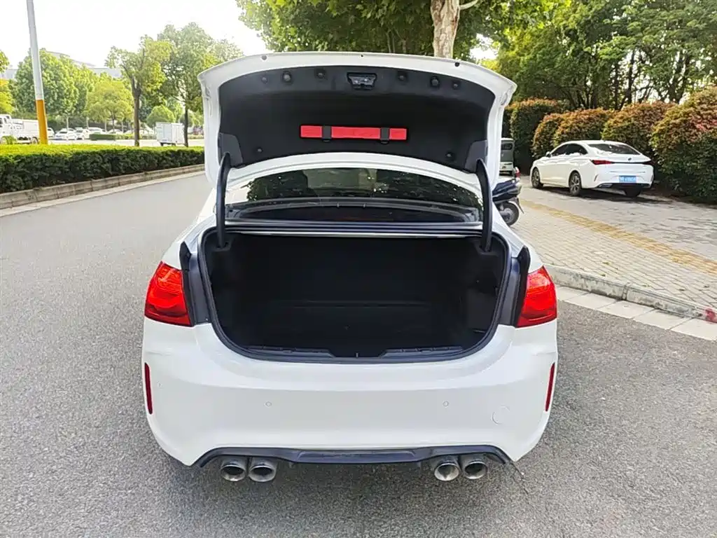 BMW 1 Series 2018 Facelift 118i Sport фото 19