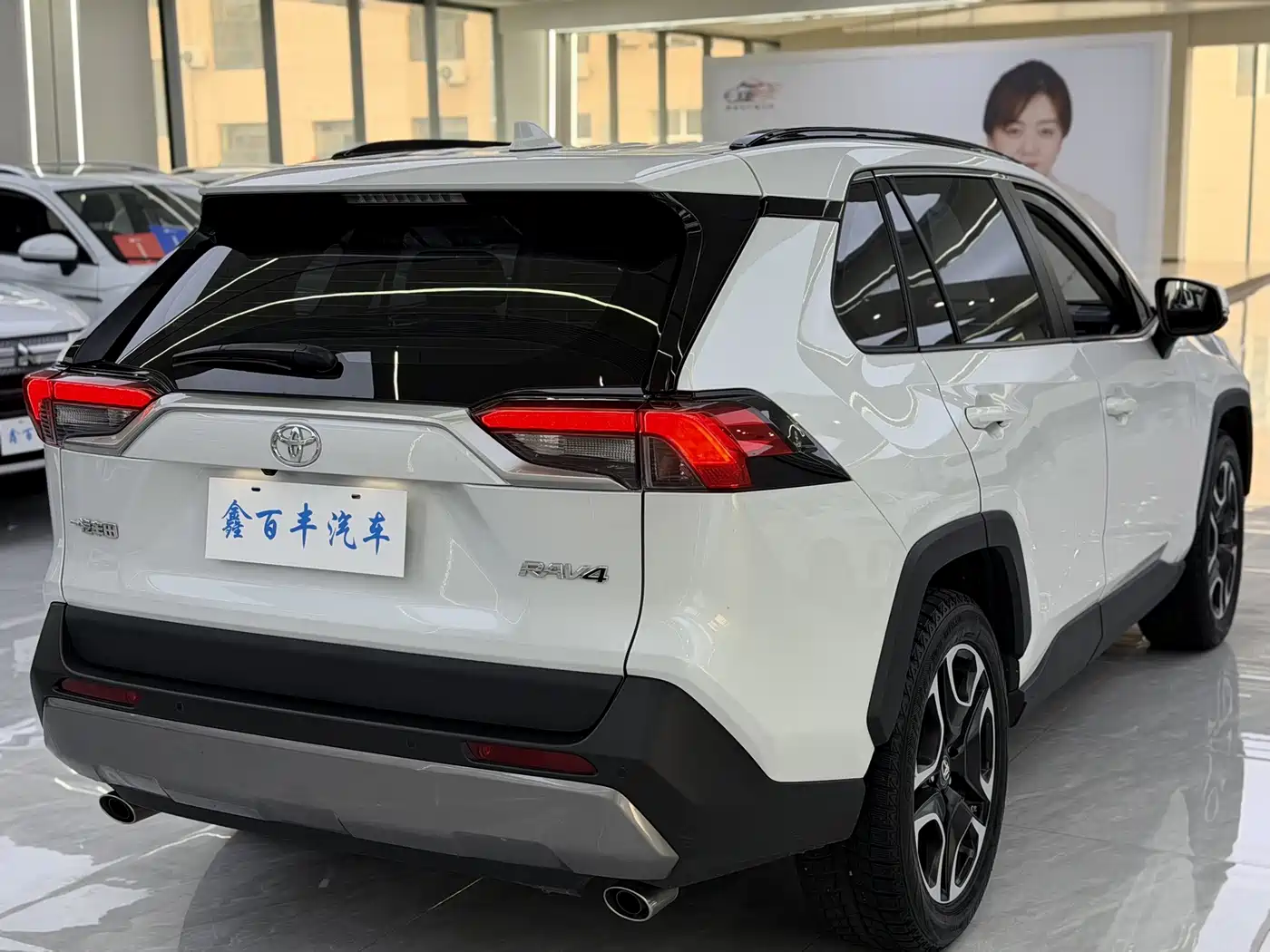Toyota RAV4 Rongfang 2022 2.0L CVT 2WD Premium Edition фото 10