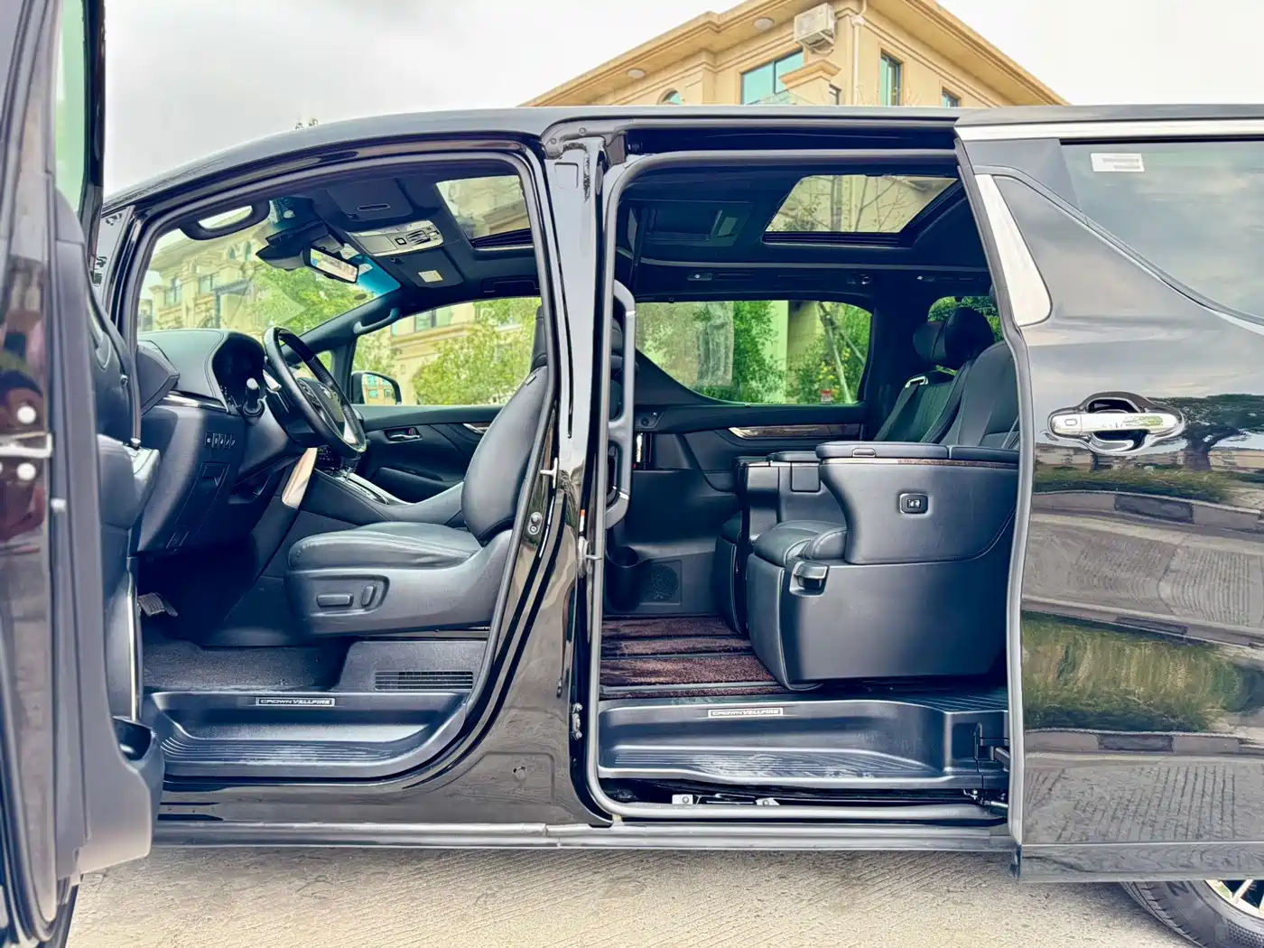 Toyota Vellfire 2023 Crown Hybrid 2.5L HV Premium фото 7