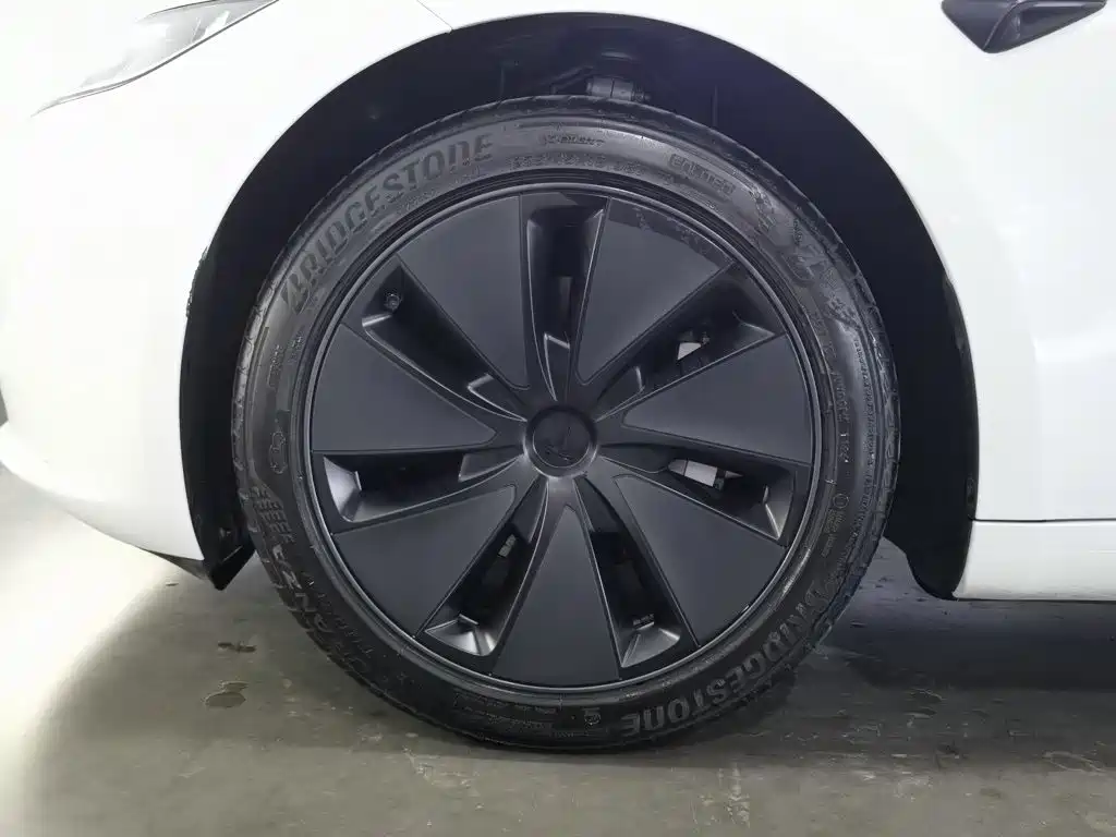Tesla Model 3 2026 2025 Model Year Facelift Rear-Wheel Drive