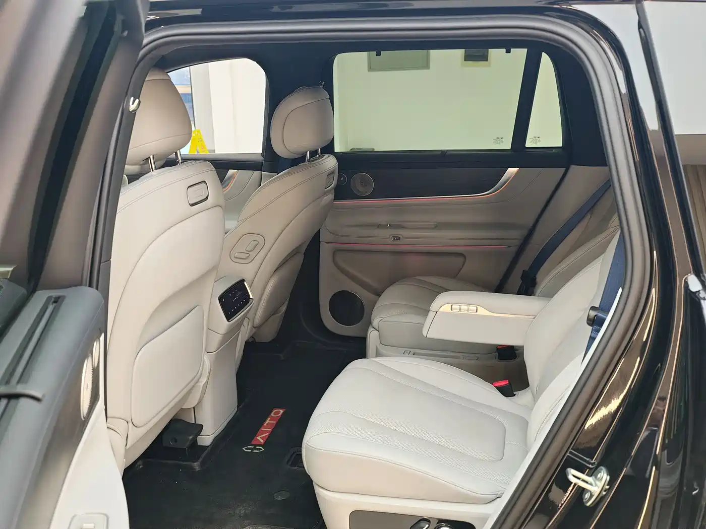 AITO Wenjie AITO M9 2024 Pure Electric Ultra 100kWh 6-Seater фото 15