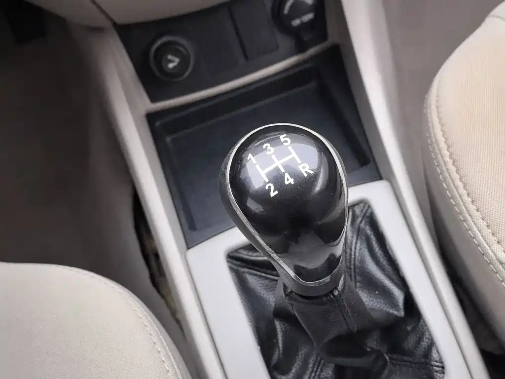 Changan Yuexiang V5 2014 2012 1.5L Manual Dream Edition