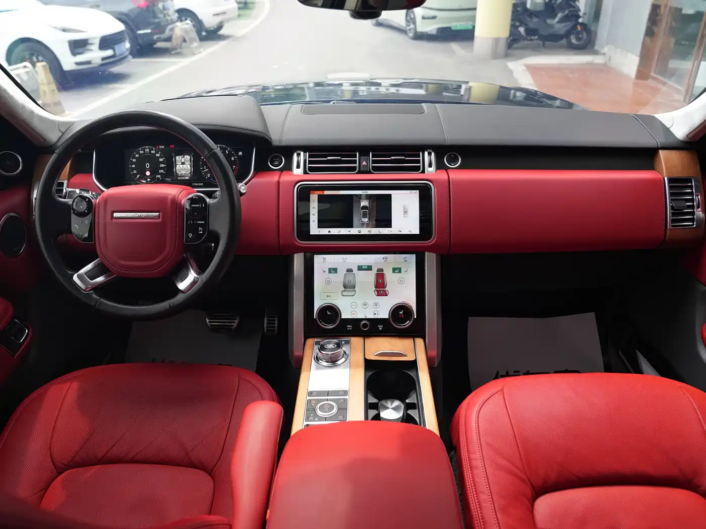 Land Rover Range Rover 2018 3.0 SC V6 AB Revered Genesis Extended Edition фото 8