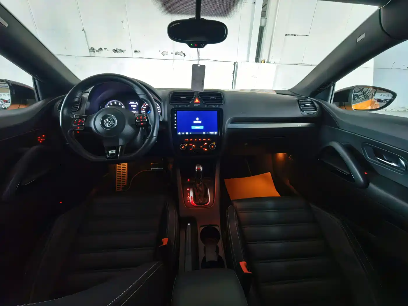 Volkswagen Scirocco 2011 Model R 2.0TSI фото 12