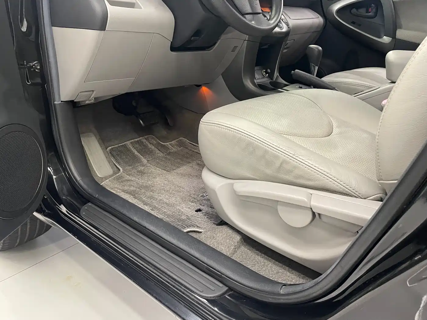 Toyota RAV4 Rongfang 2009 2.0L Automatic Classic Edition фото 23