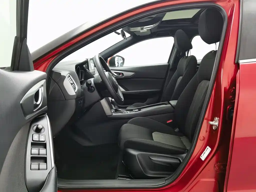 Фото 10 - Mazda CX-4