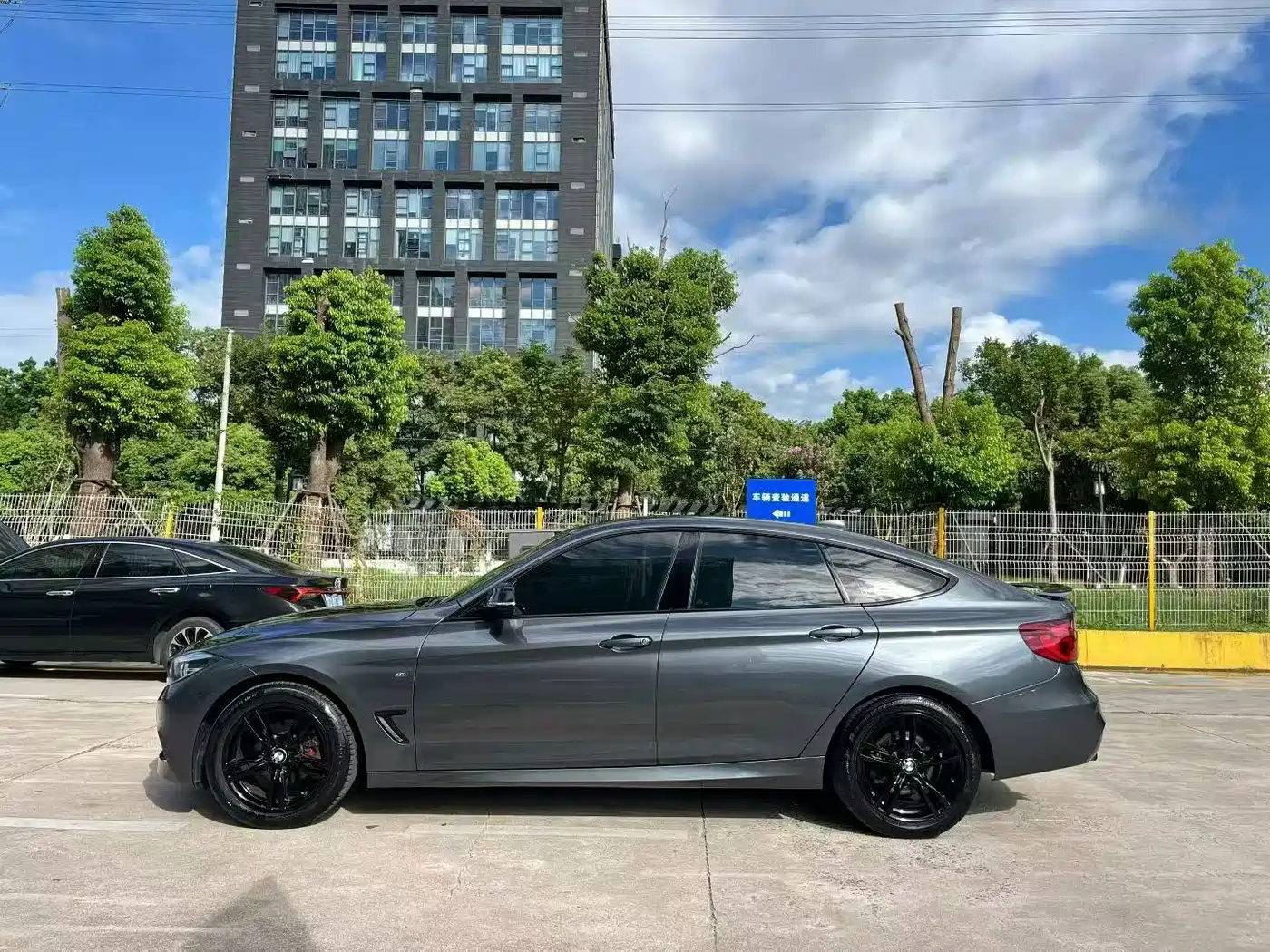 BMW 3 Series GT 2021 2020 320i M Sport Black Night Edition
