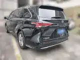 Photo 25 - Toyota Sienna