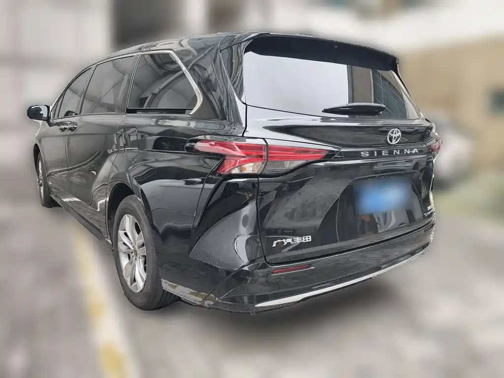 Photo 25 - Toyota Sienna
