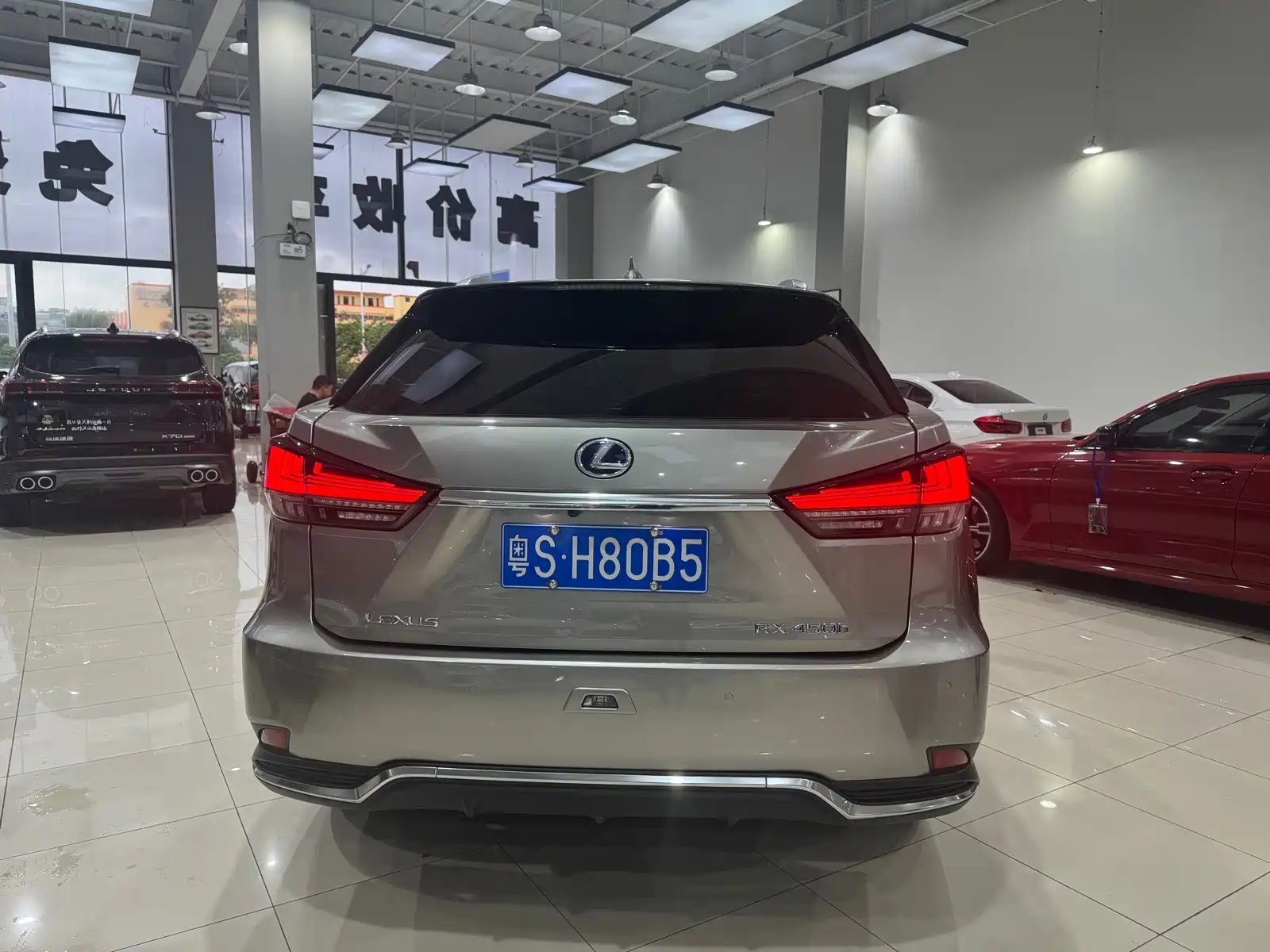 Фото 6 - Lexus RX