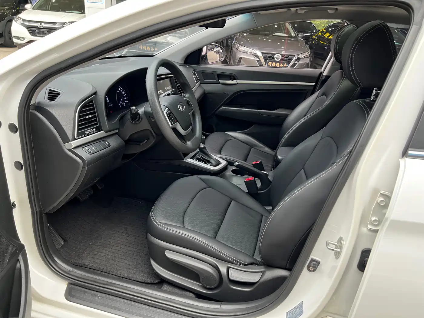 Hyundai Elantra 2016 Model 1.6L Automatic Smart Elite фото 4