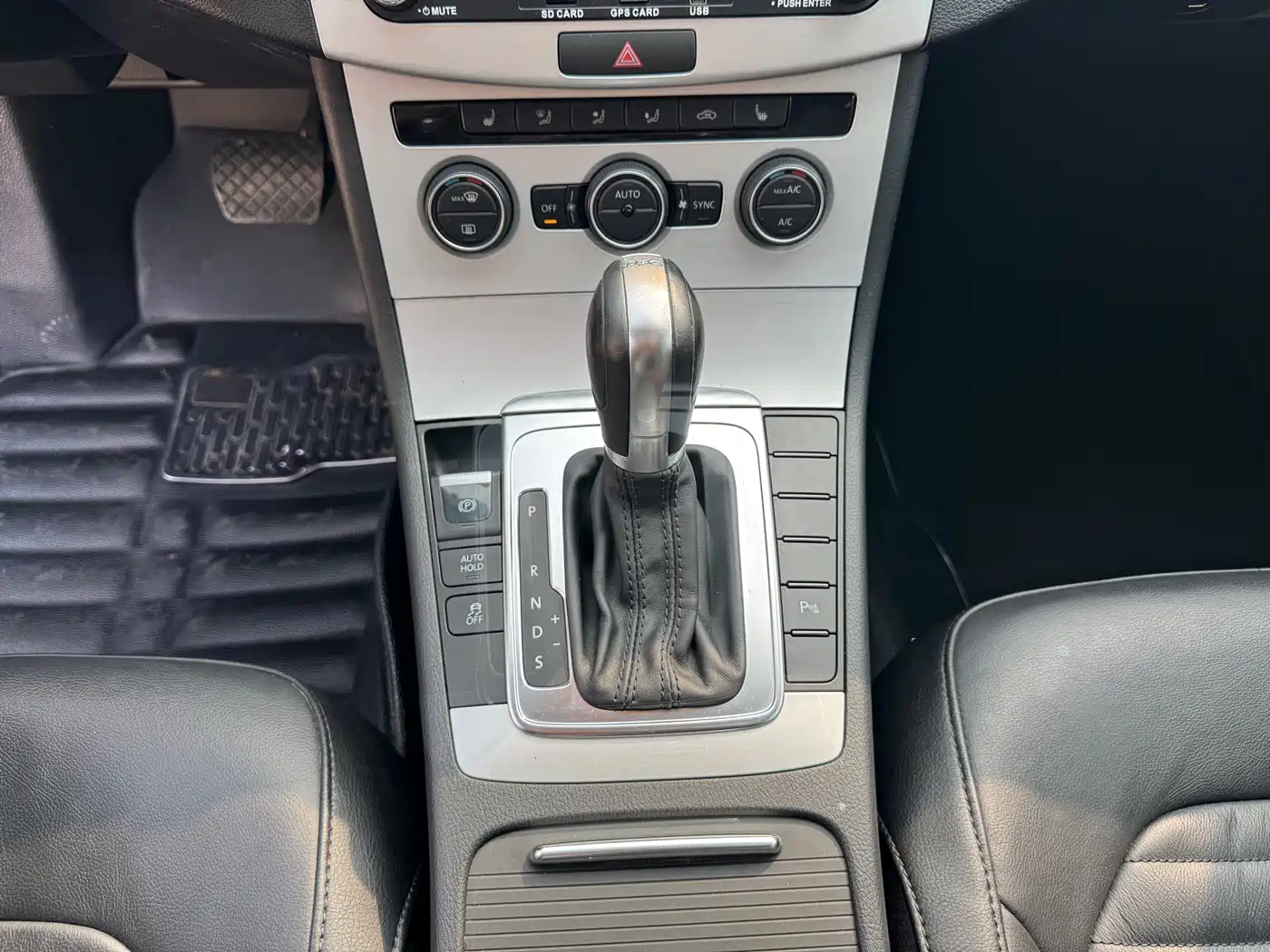Volkswagen Magotan 2013 2.0TSI Luxury фото 18