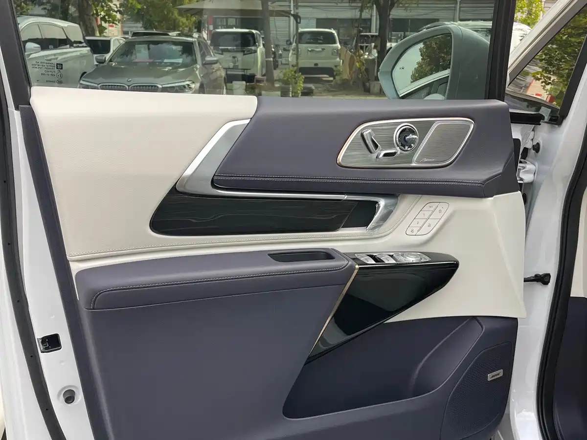 Buick Century 2026 2025 2.0T 7-Seater World Edition
