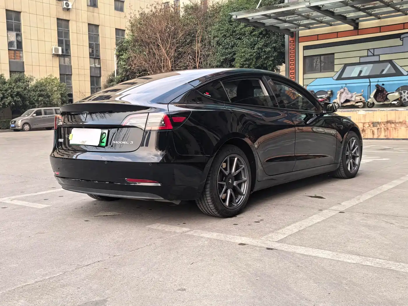 TESLA MODEL 3