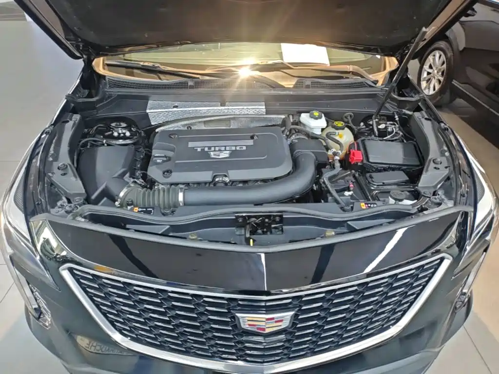 Фото 20 - Cadillac XT4