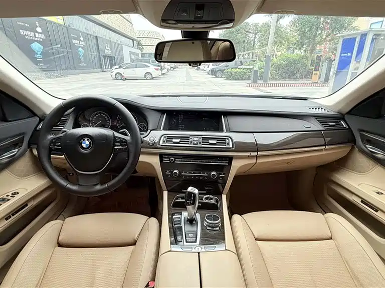 BMW 7 Series 2013 Model 740Li Leading фото 14