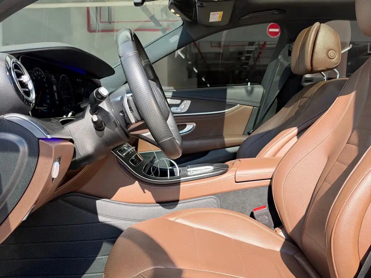 Фото 6 - Mercedes-Benz E-Class