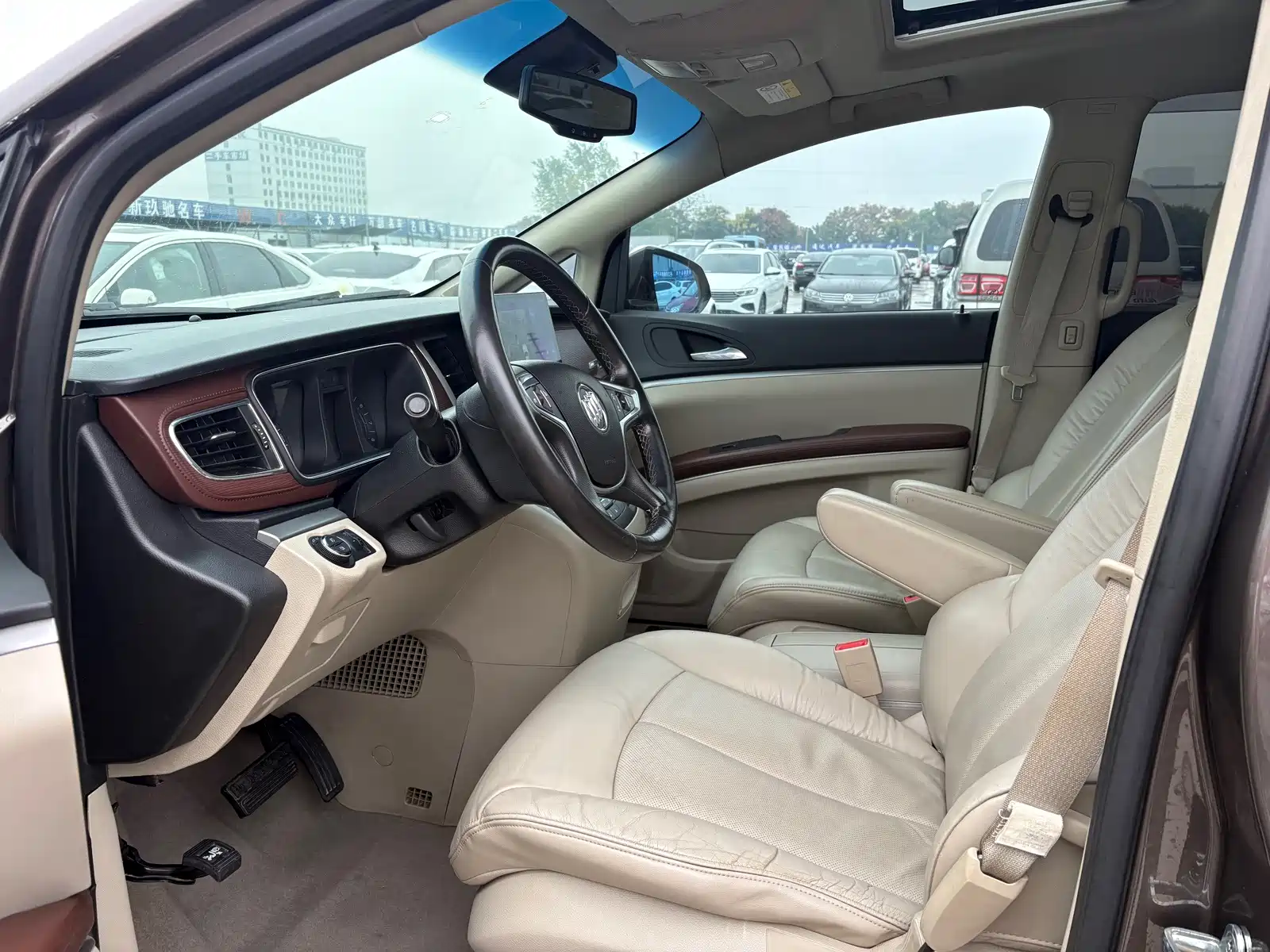 Photo 7 - Buick GL8