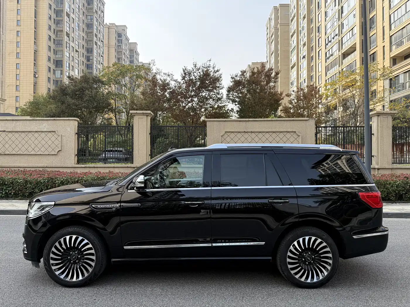 LINCOLN NAVIGATOR
