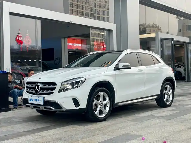 MERCEDES-BENZ GLA