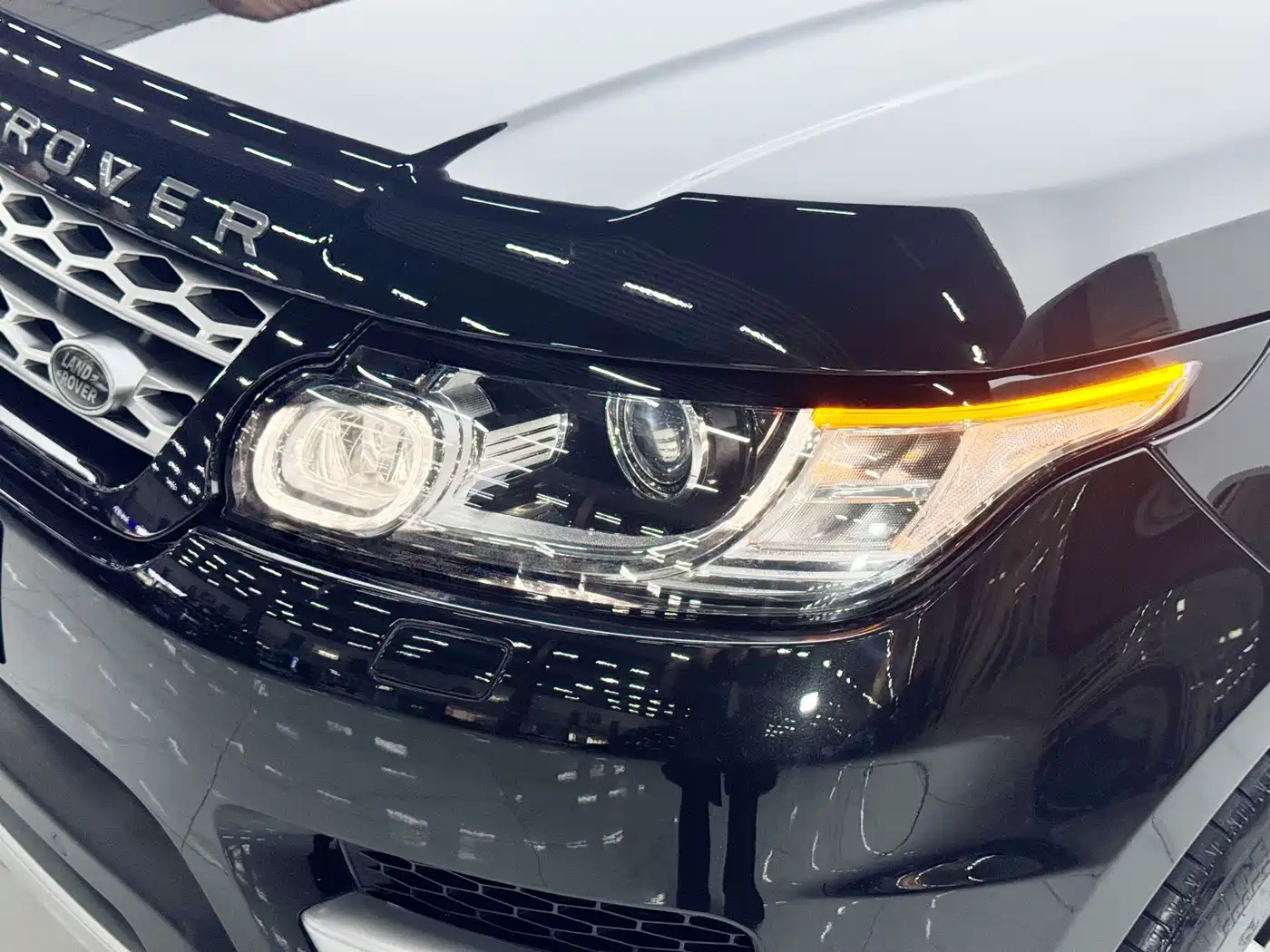 Land Rover Range Rover Sport 2014 3.0 SC V6 HSE фото 2