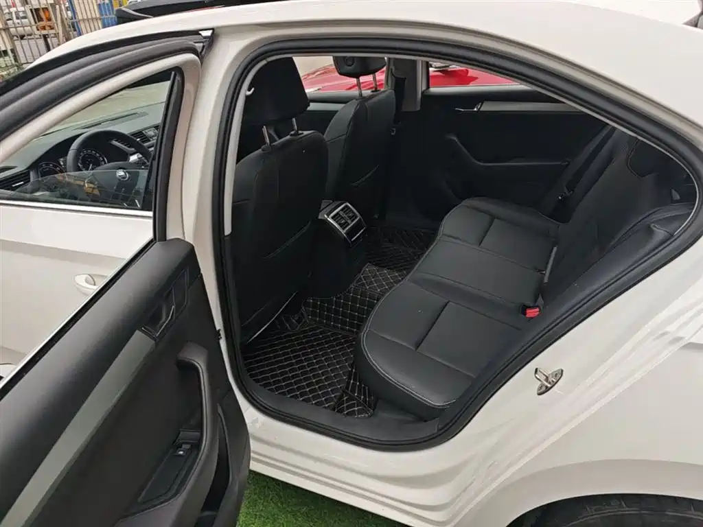 Škoda Superb 2013 1.8TSI Automatic Elite Edition фото 17