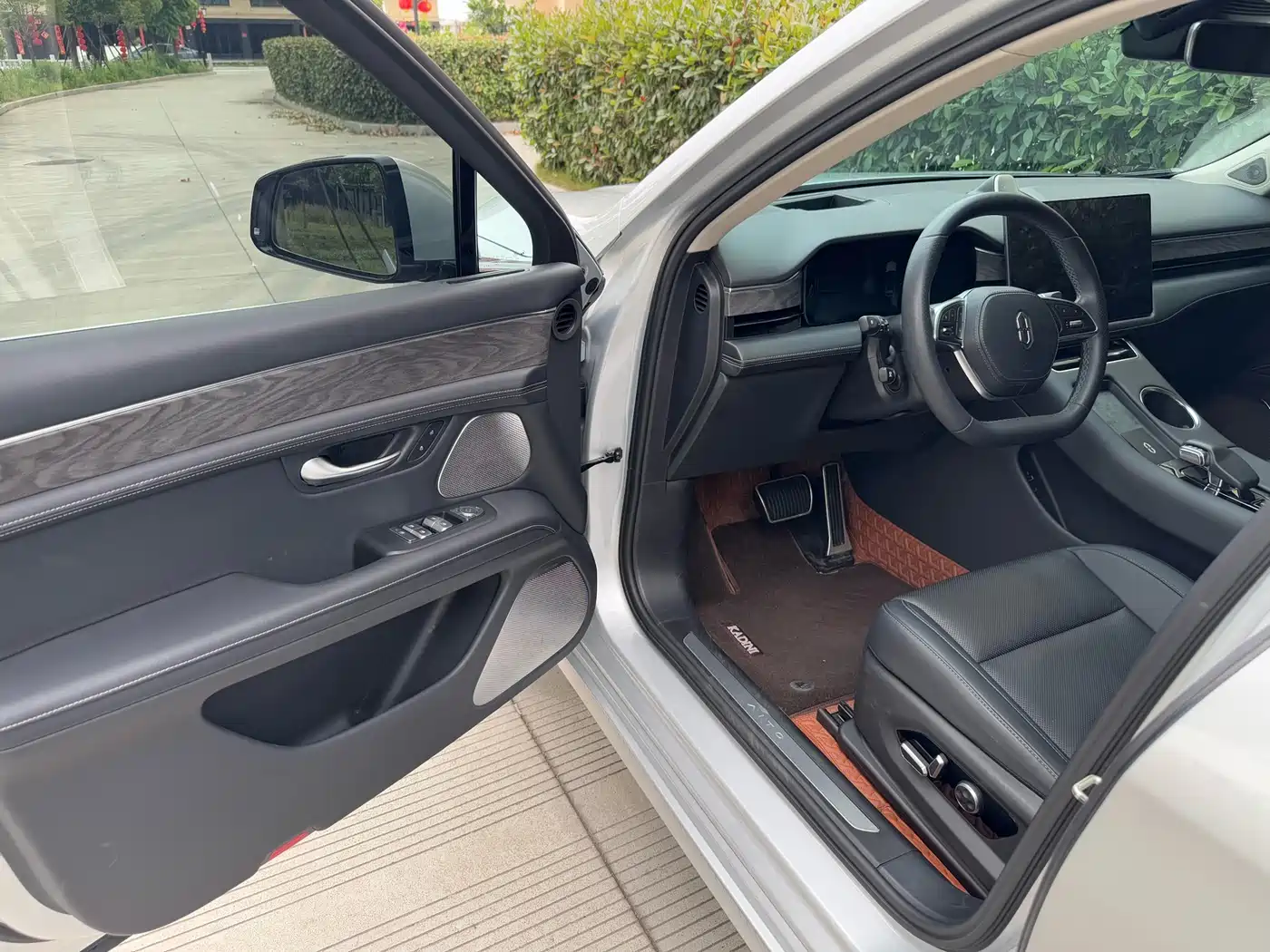 AITO Wenjie AITO M5 2022 Extended Range AWD Performance Edition фото 3
