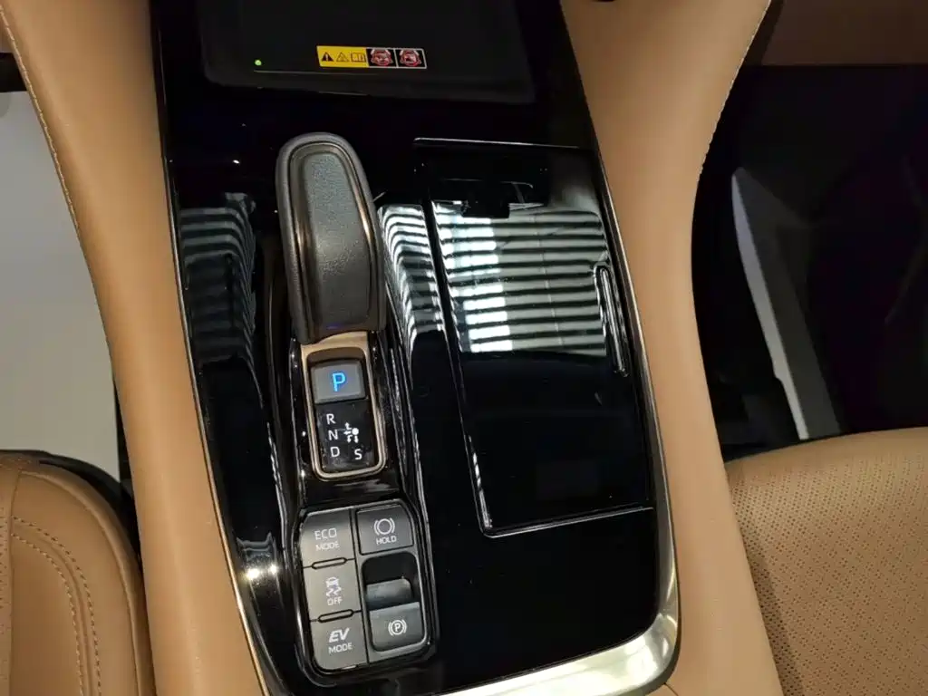 Фото 14 - Toyota Vellfire