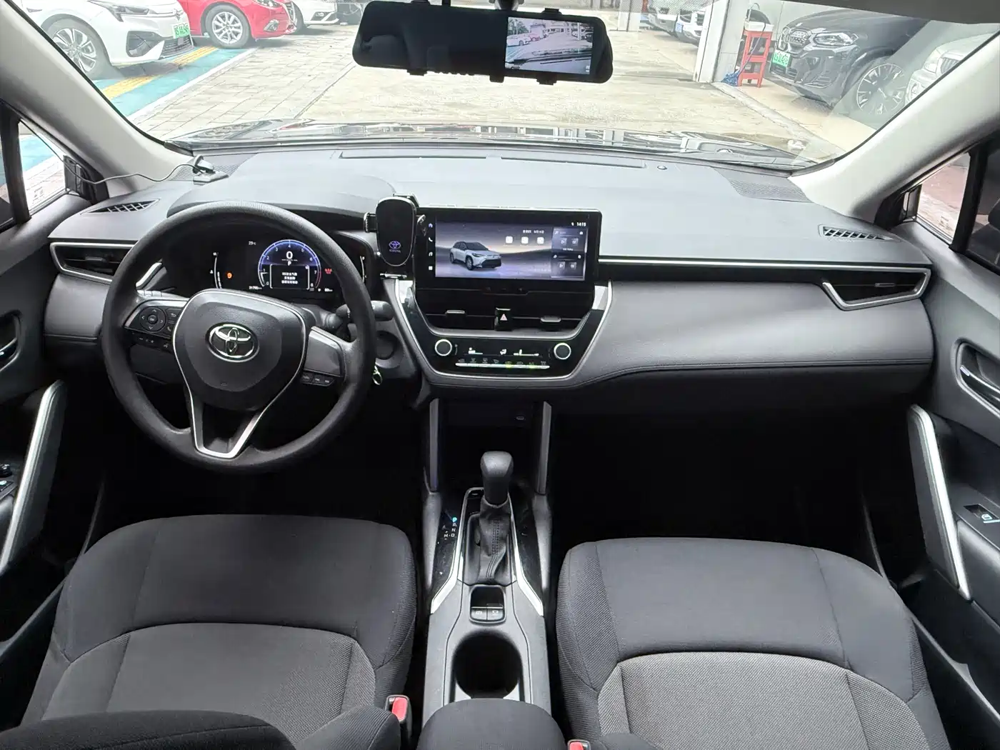 Toyota Frontlander 2023 2.0L CVT Elite Edition фото 16