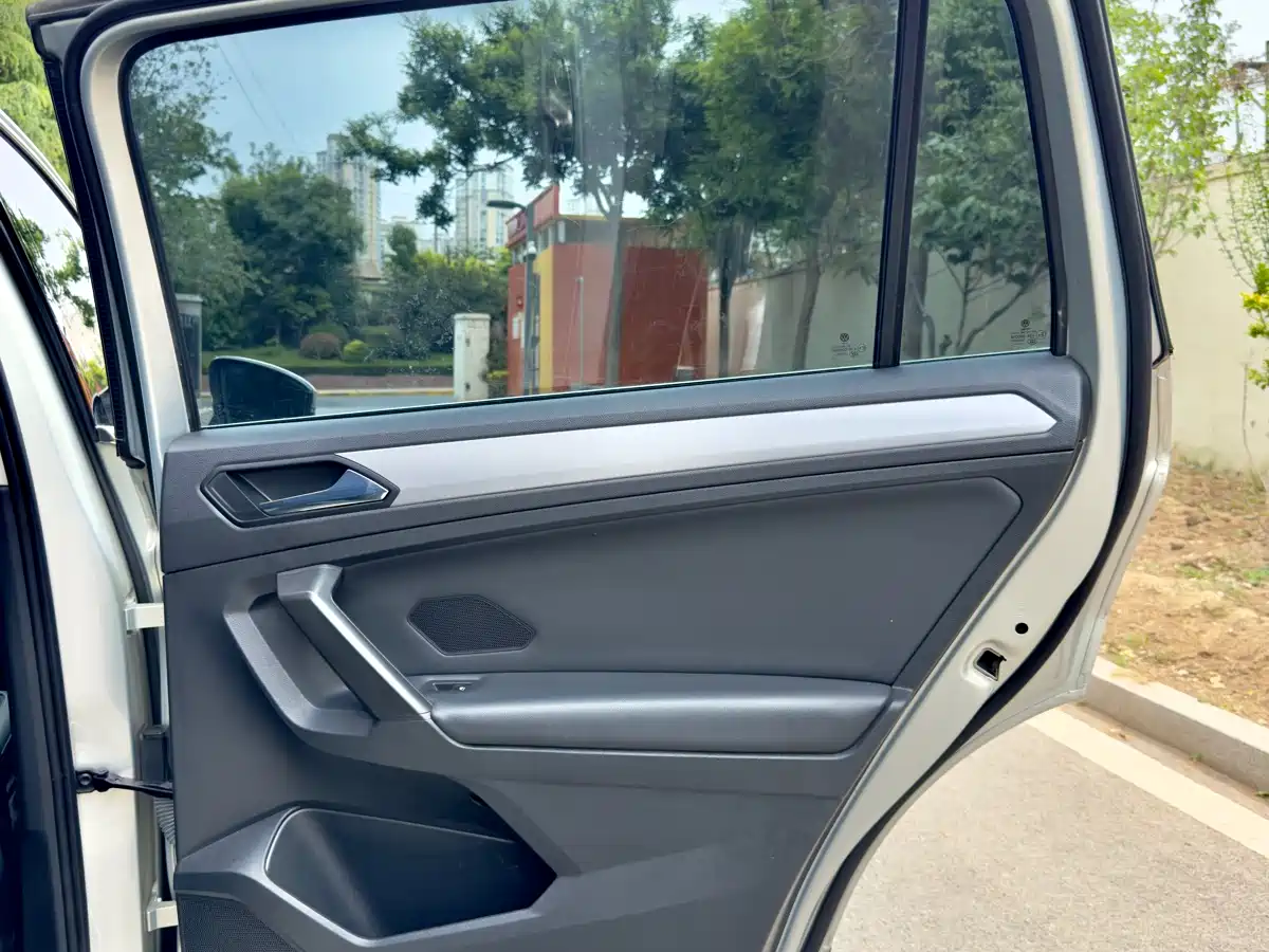 Volkswagen Tiguan L 2017 330TSI Automatic 2WD Trend Edition фото 20