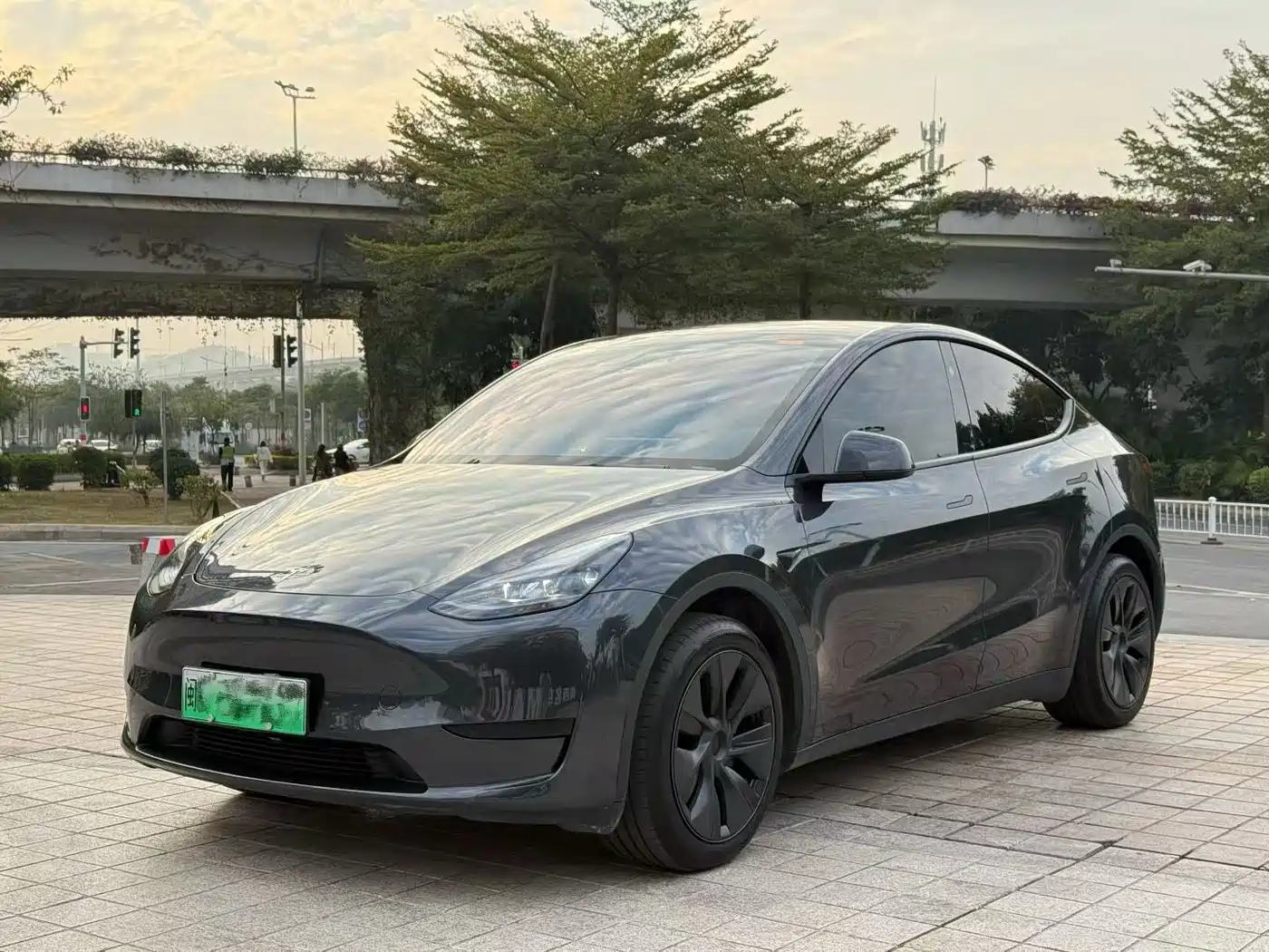 Tesla Model Y 2024