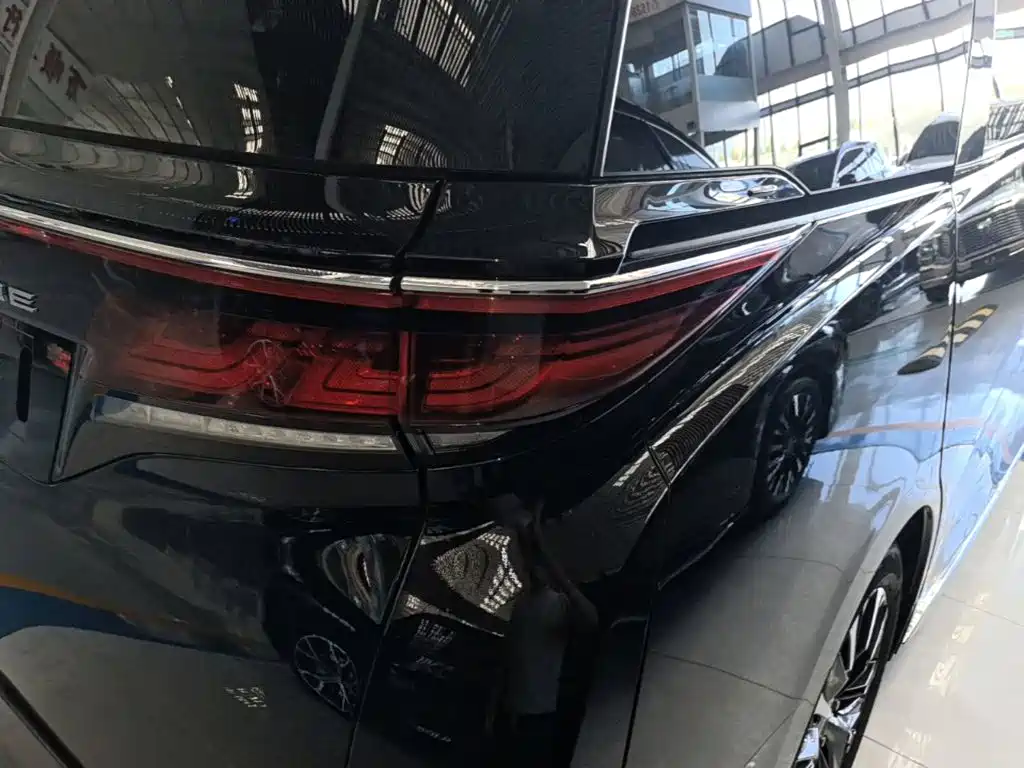 Toyota Vellfire 2023 2024 Crown Hybrid 2.5L Premium Edition