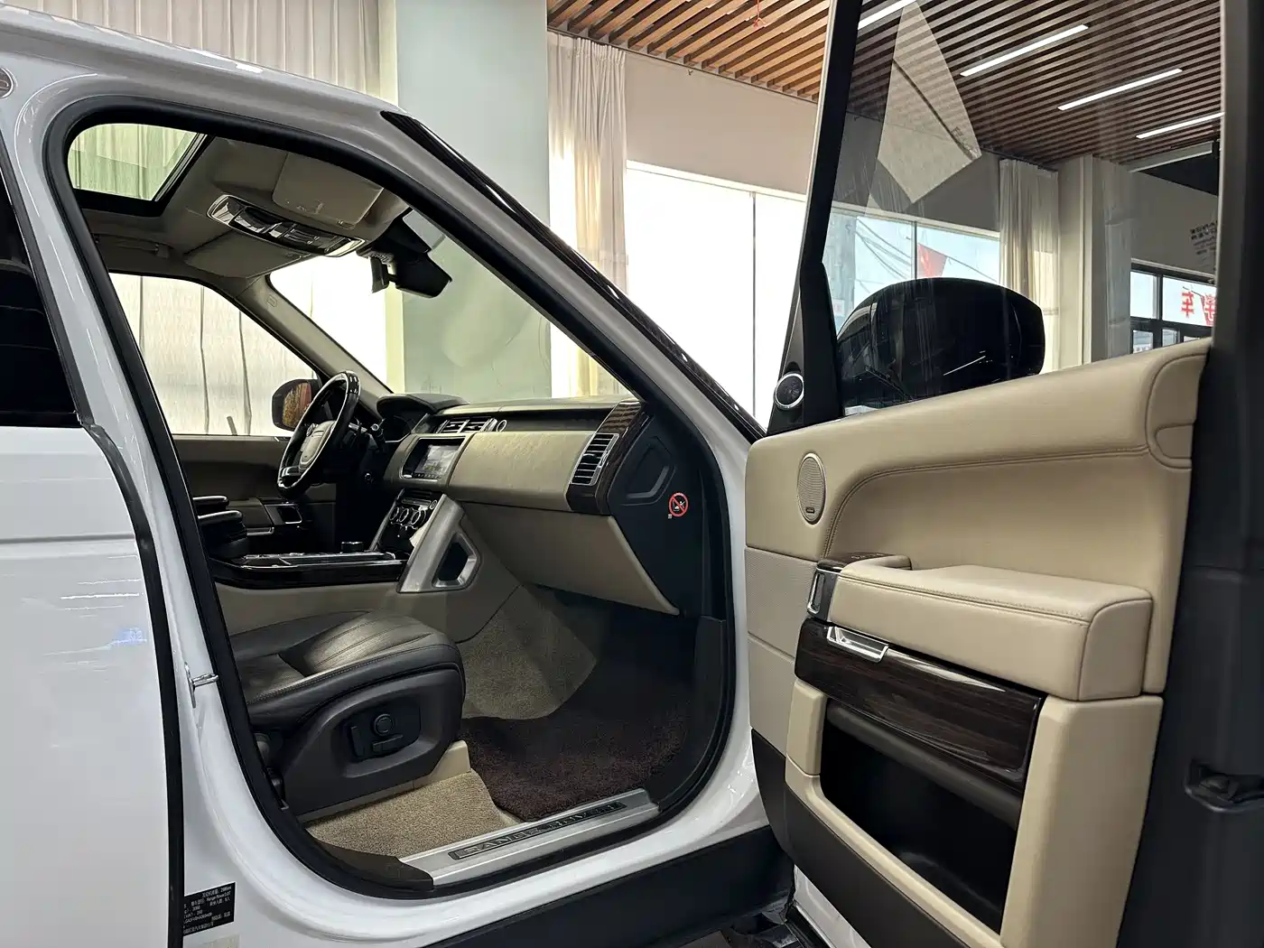 Land Rover Range Rover 2017 3.0 SC V6 Vogue LWB (Long Wheelbase) фото 4